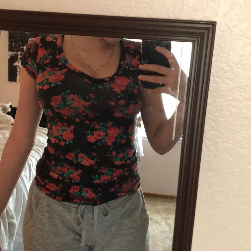 Floral V-Neck💛